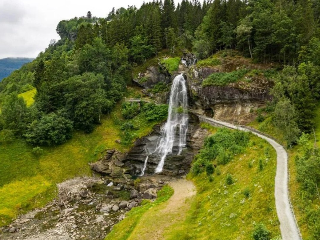 Норвегия — вселенная фьордов и гор: роудтрип с лёгкими треккингами и прогулками по городам (6/24)