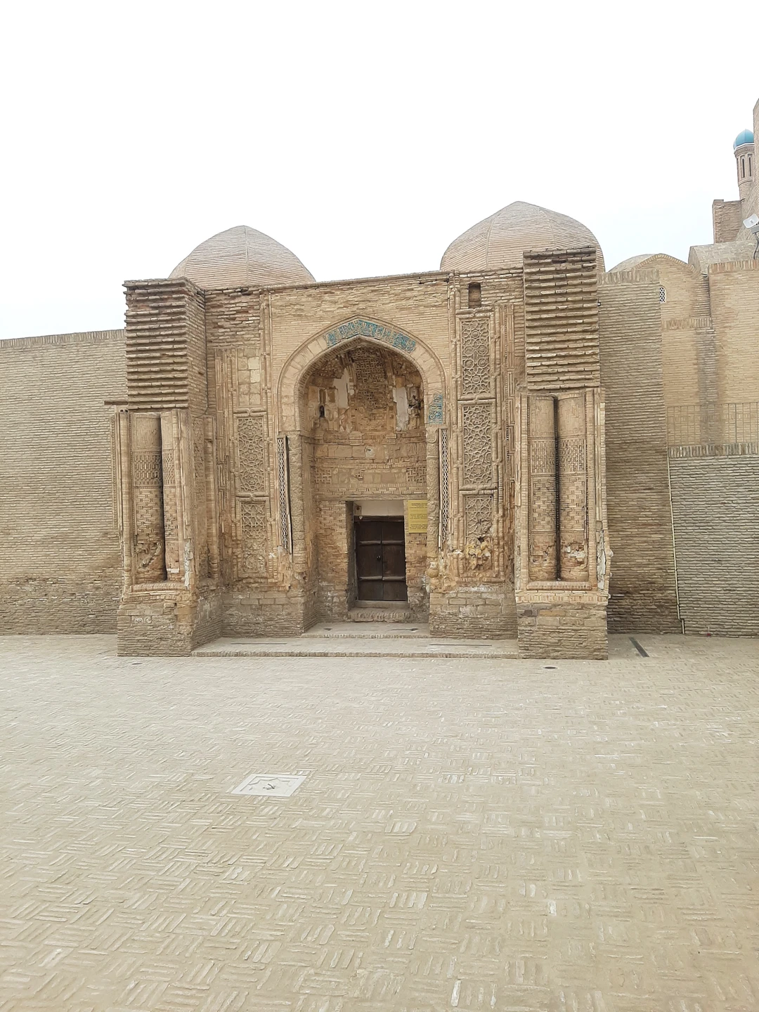 Благодарю Сару за интересную экскурсию по Бухаре. Было интересно узнать историческую информацию о месте, а еще