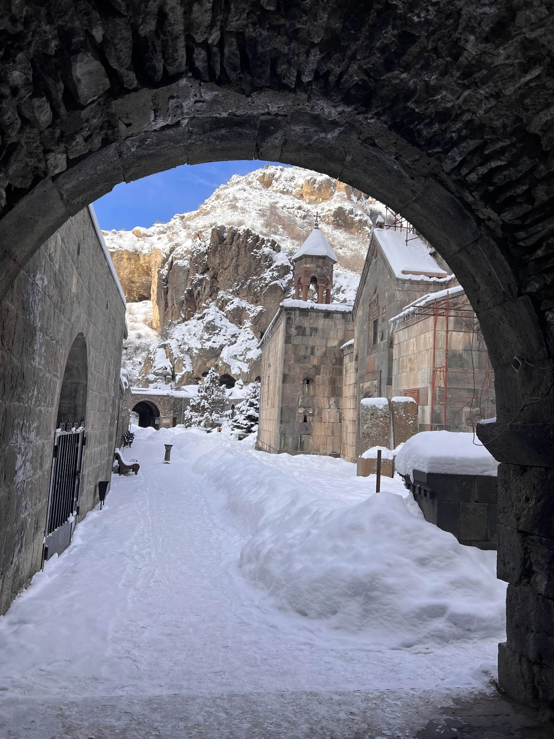 Это была одна из лучших экскурсий в моей жизни. Я улыбалась с самого утра. В храм