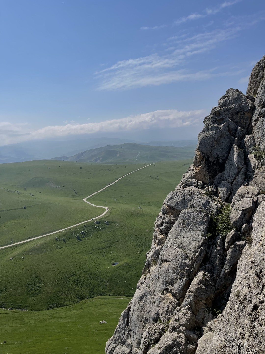 Агатовые горы, скала Бешбармаг, розовое озеро Масазыр и мечеть Гейдара (Юлия)