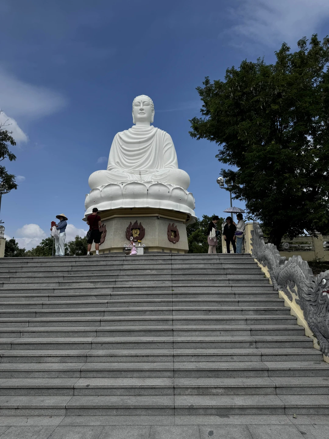 Насыщенная и разнообразная экскурсия! Иван абсолютно в материале, рассказал много интересного про историю и культуру Вьетнама