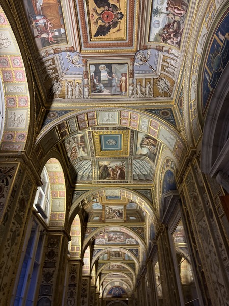 Квест-экскурсия понравилась,очень даже интересная. Гуляли с дочкой 7 лет около 3 часов. Но не только по