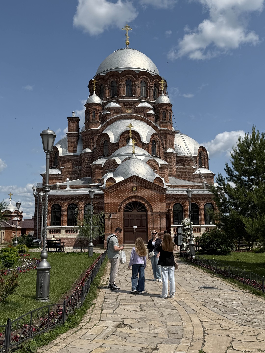 Наша экскурсия прошла великолепно😊 очень красивые виды пока плывешь до полуострова и сам полуостров прекрасен. огромное