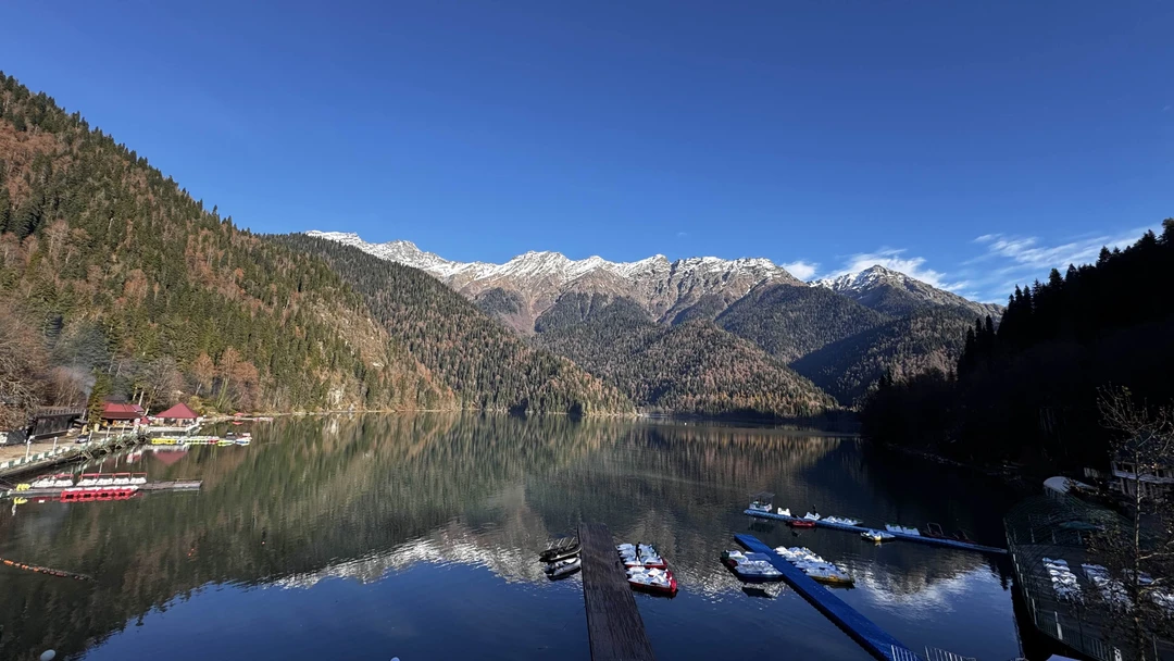 Экскурсия в Абхазию оставила незабываемые впечатления и подарила массу положительных эмоций. Страна удивляет своей природой, историей