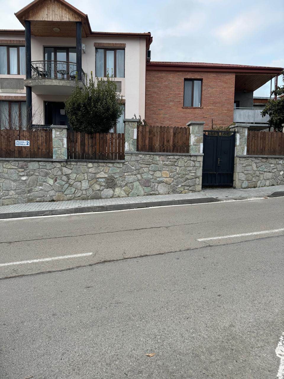 Экскурсия прошла по запланированному плану. Ограничений во времени посещений достопримечательностей не было. Водитель и гид были