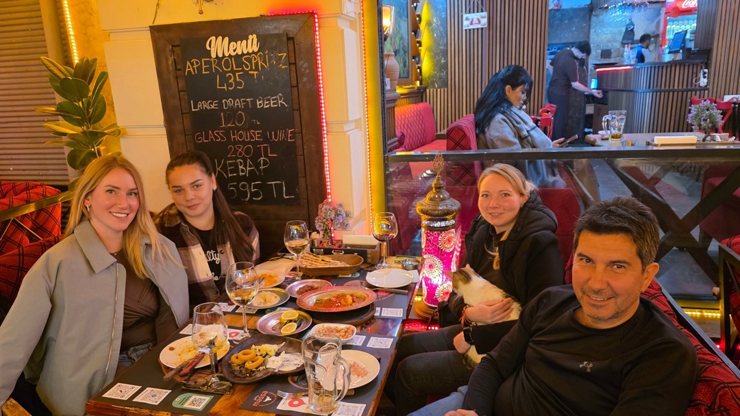 Бейхан — уникальный гид: профессиональный, добрый и невероятно увлечённый своим делом. Экскурсия получилась яркой, живой и