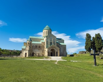 Природные богатства, древний храм