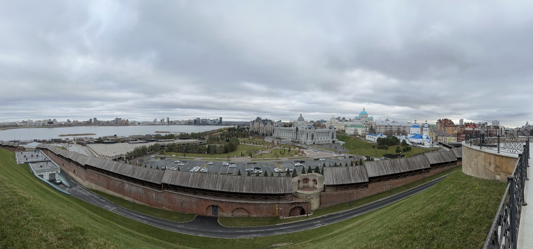 На экскурсии у Дании была моя сестра. Знакомство с Казанью было обстоятельным и очень разносторонним. Пешком