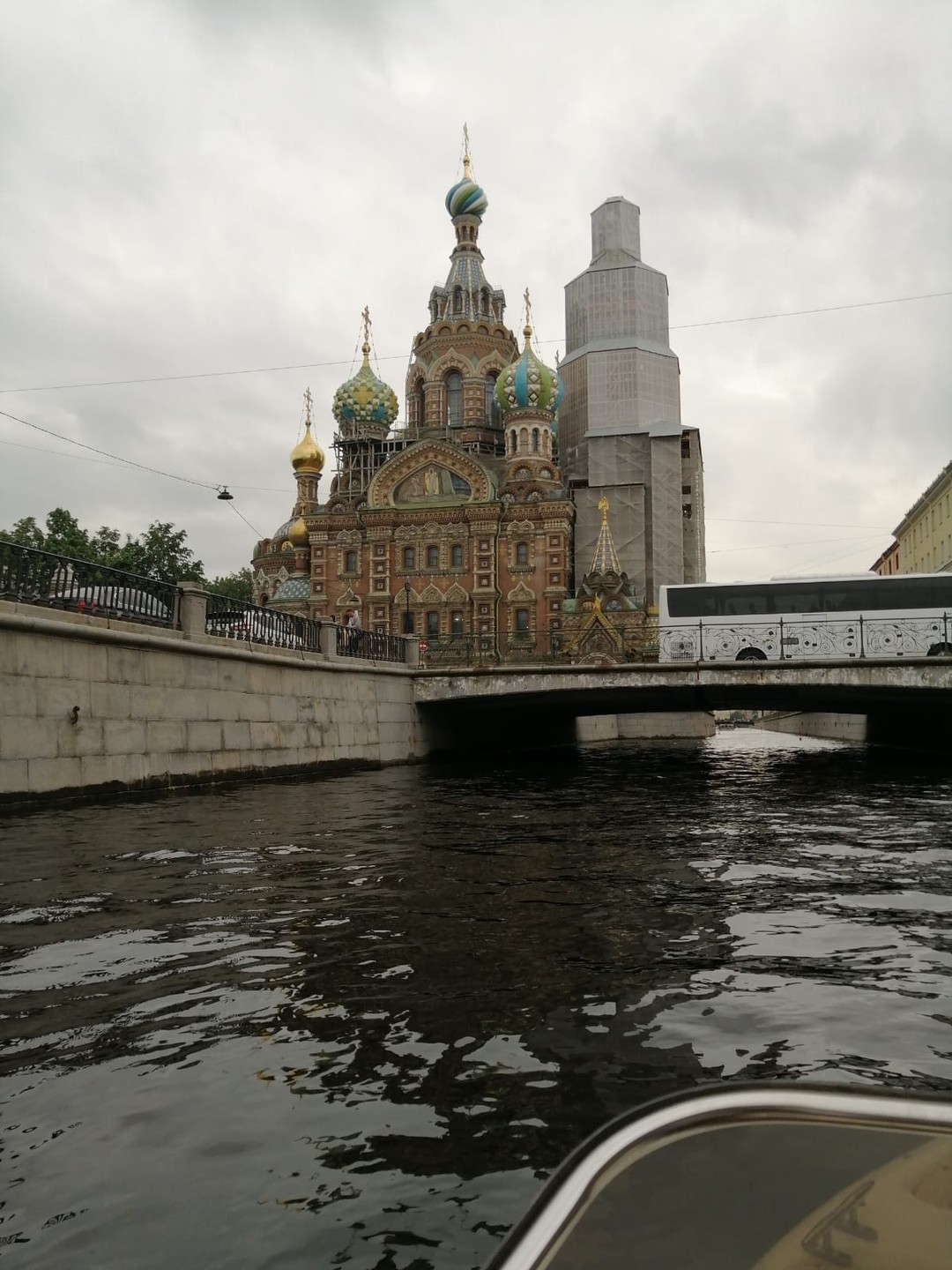 На частном катере по рекам и каналам Петербурга (любовь)