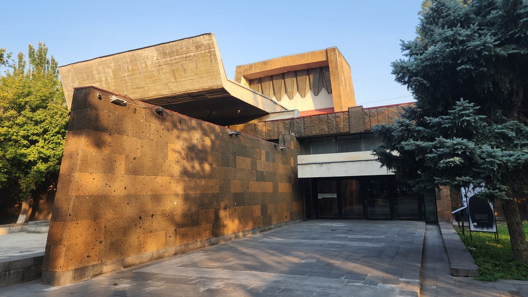 Очень необычная и увлекательная экскурсия-аудиоспектакль! Прогулка по Еревану через музыку и архитектуру подарила ощущение, будто гуляешь