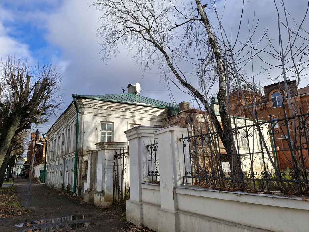 Чудесная экскурсия для любителей деревянного зодчества, да и в целом старинной архитектуры, истории и душевных прогулок