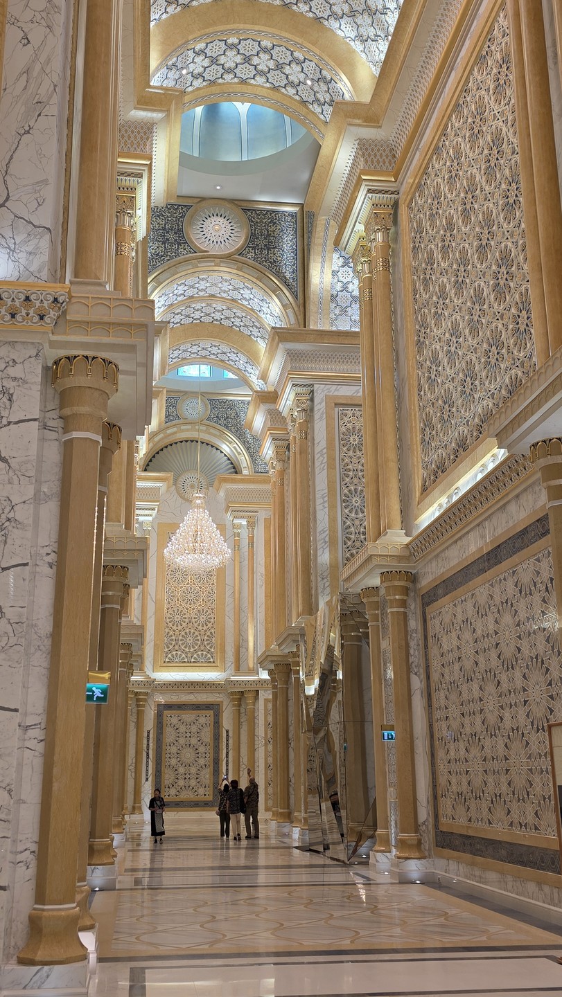 Абу-Даби в мини-группе с посещением Президентского дворца (Людмила)