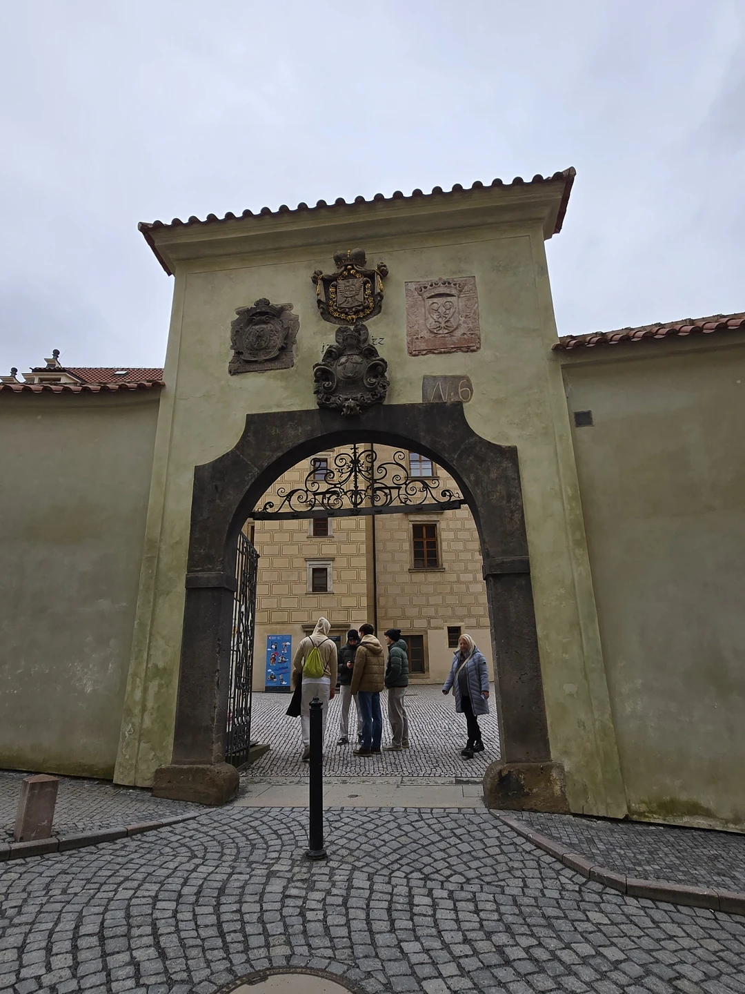 Ульяна замечательный экскурсовод, было интересно и познавательно, мы побывали и на левом и на правом берегу