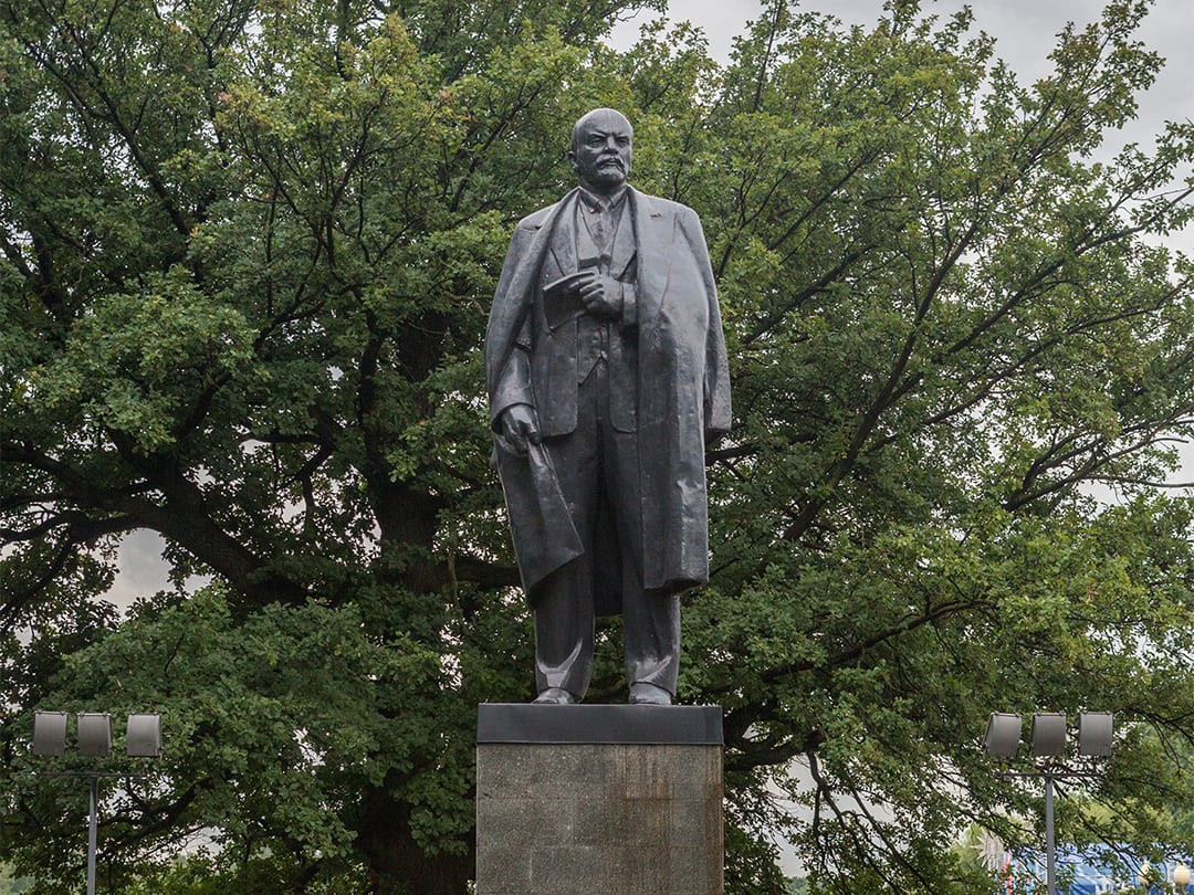 Памятник Ленину