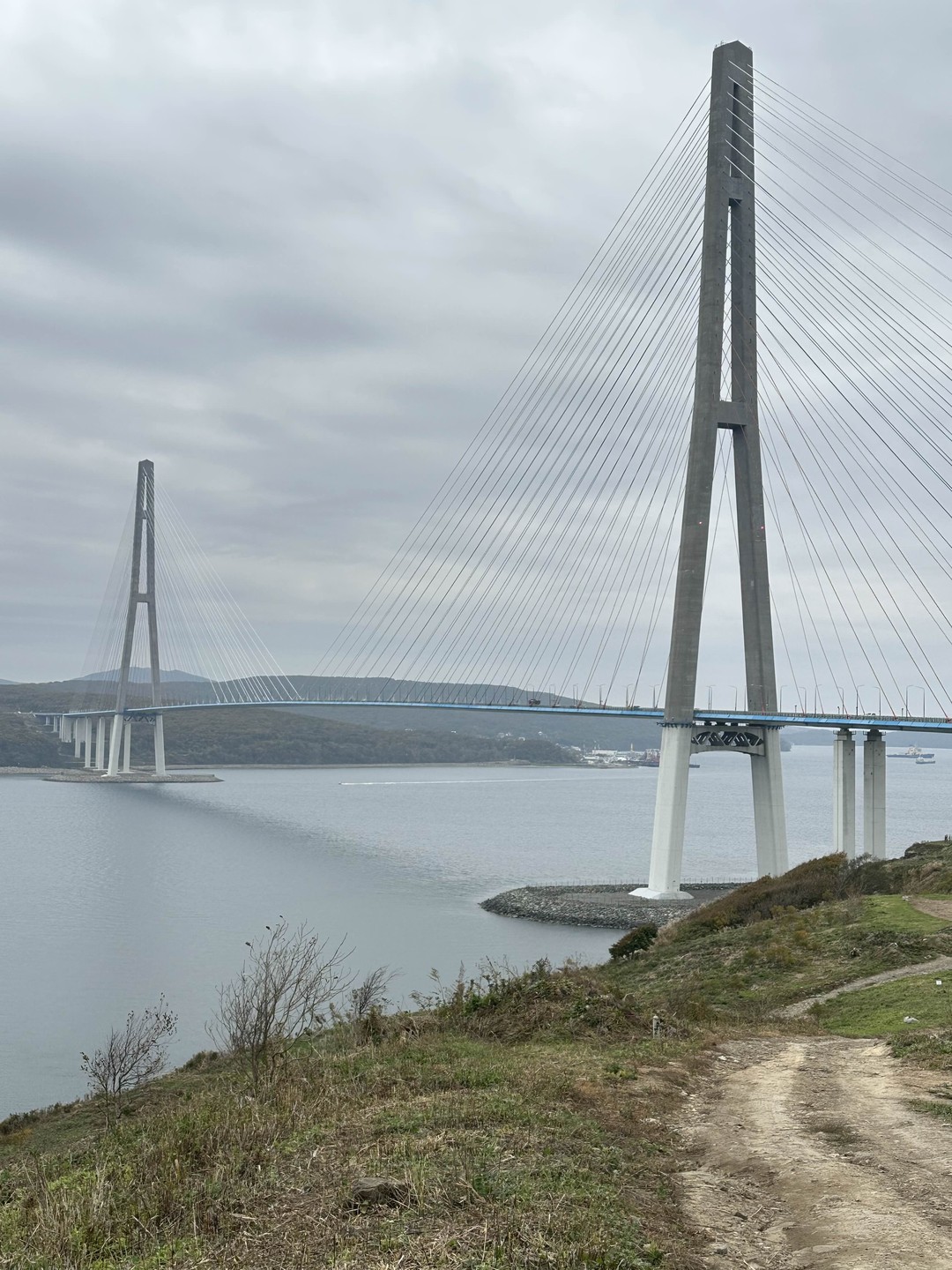 15.10.25 мы посетили экскурсию «Восточное побережье острова Русский». Спасибо Богдану за интересную экскурсию и рассказ. Было