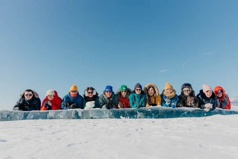 Мир прозрачных сосулек и огромных торосов: Байкал с катанием на снегоходах и Улан-Уде (всё включено)