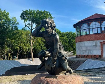 Замки Нойхаузен, Вальдау и Тапиау