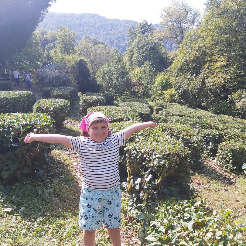 Ездили вдвоём с 6 ти летней дочкой. Забрал наш гид Сергей нас от отеля, тк отдыхаем