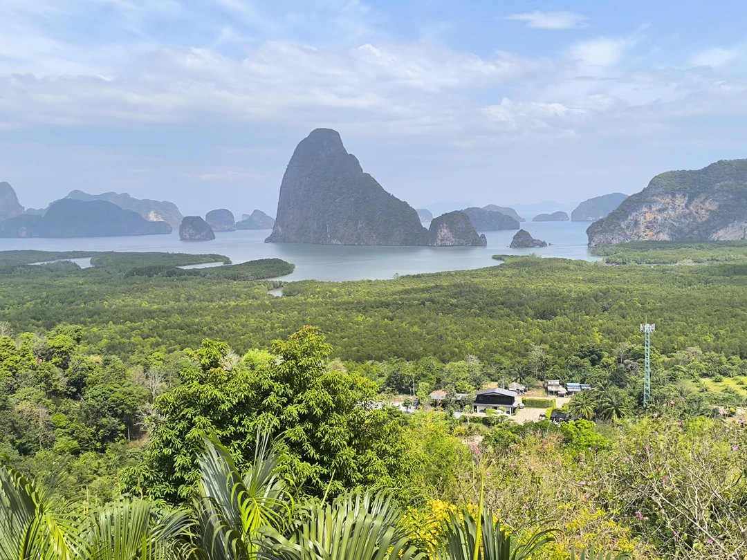 Были первый раз в Таиланде на Пхукете. Заказали Владимиру индивидуальную экскурсию, чтобы ознакомиться с городом и