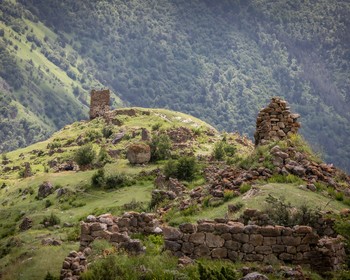Осетинские башни, древний город Галиат, посёлок Верхний Згид