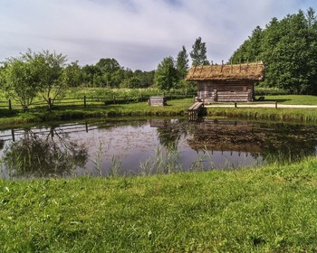 Город Луга, усадьба «Михайловское», медовая ферма