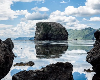 Тихая бухта, побережье Охотского моря, крабы и огромный водопад