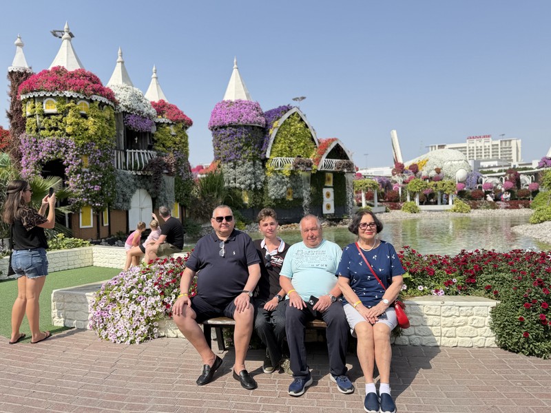 Ездили в Дубай с Мухамметом, поездка понравилась. Все было хорошо организовано. посмотрели все локации, которые планировали