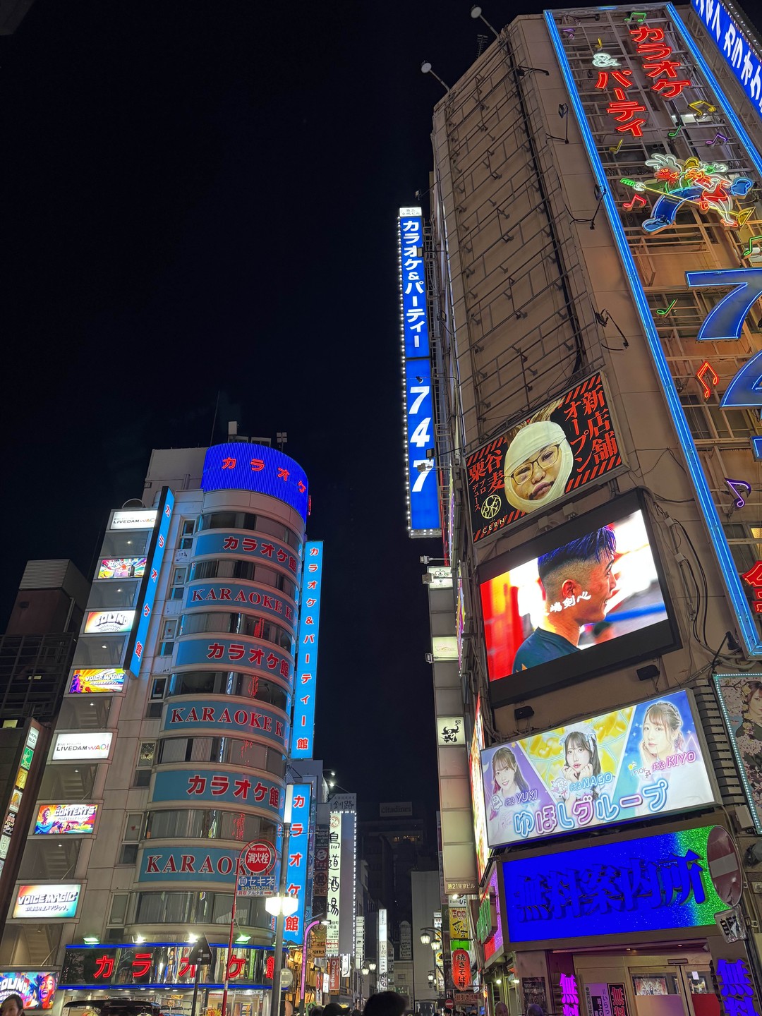 Ксения прекрасный собеседник и рассказчик! Создается впечатление, будто ты разговариваешь с другом, а не с гидом)