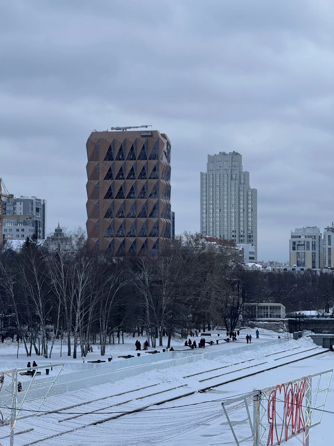 Поставила отлично, потому что в целом содержание и маршрут хорошие! Но прям не хватало все-таки прям