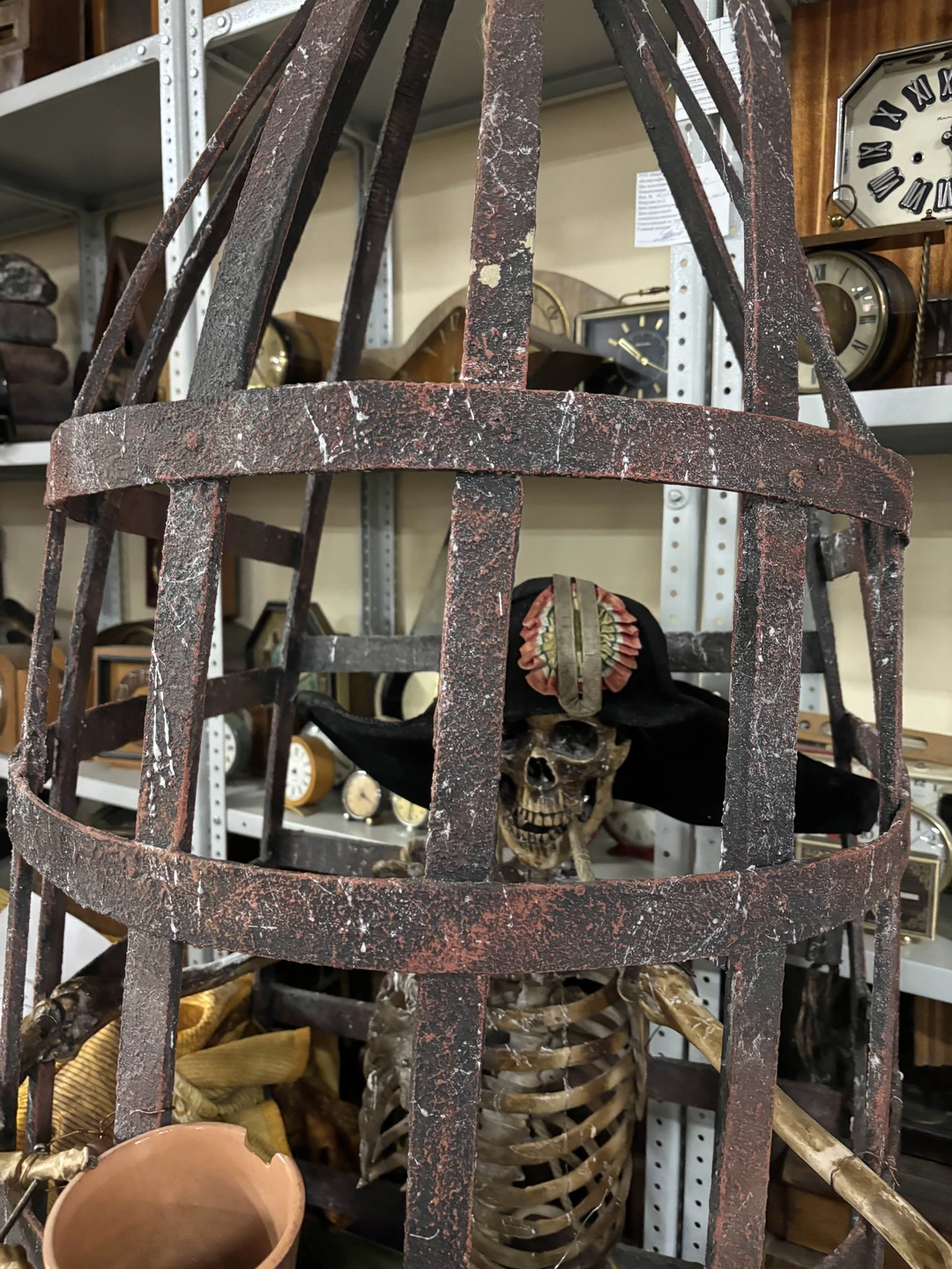 По киностудии с работником «Беларусьфильма» - в Минске (Любовь)