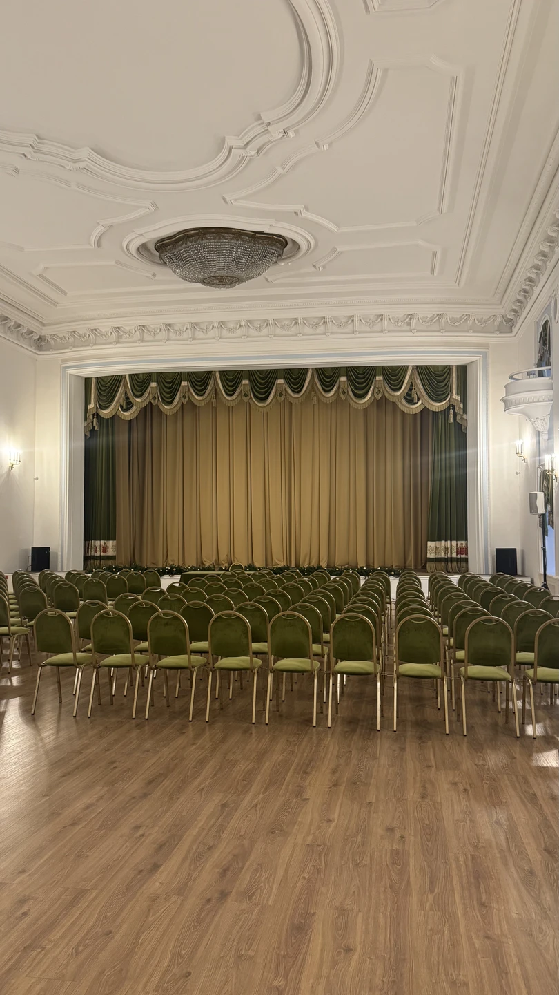 Петергоф: групповая экскурсия в Большой дворец (Евгения)