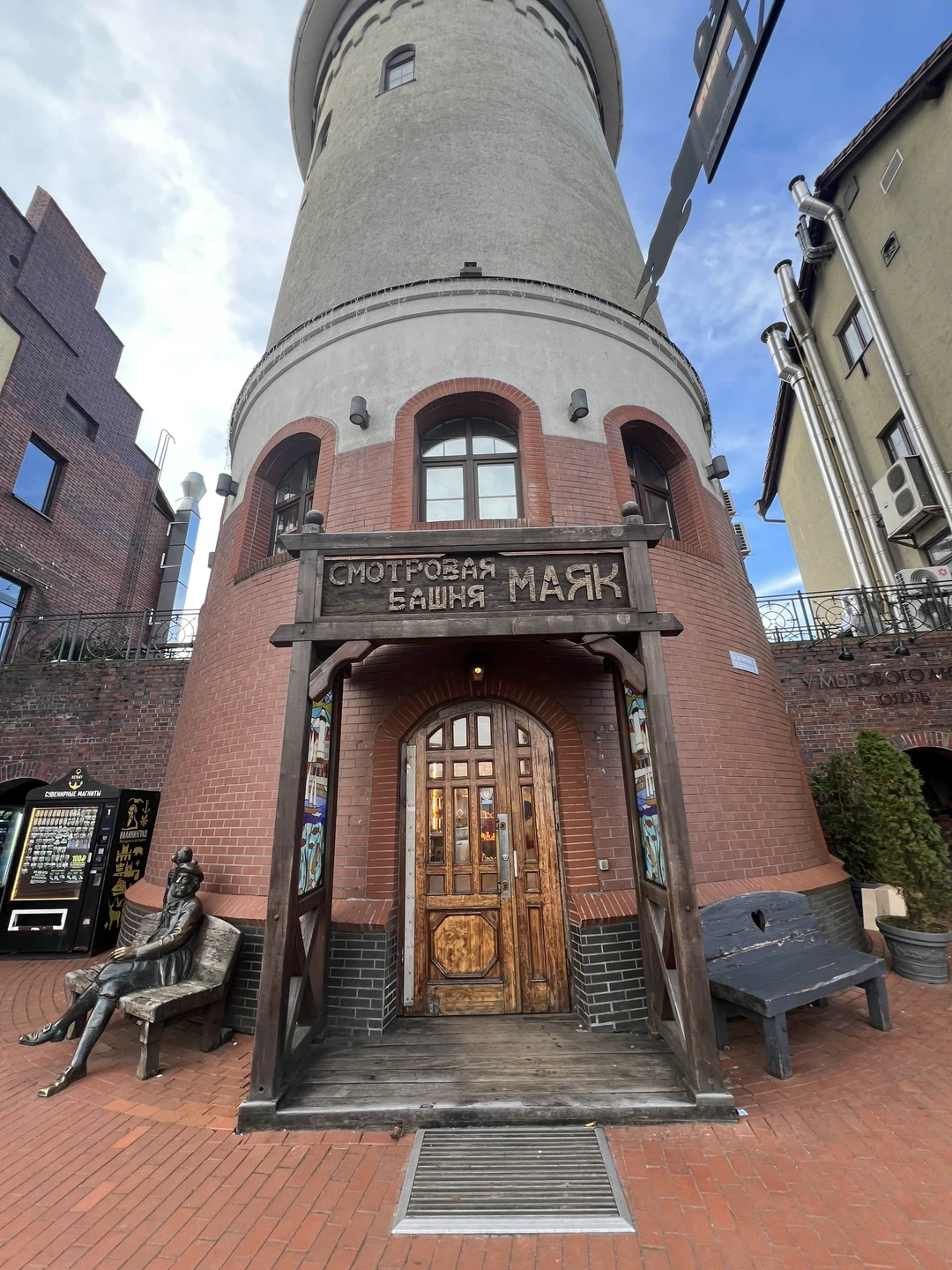 Очень удобный формат экскурсии. Мы прилетели рано, заселение в отдельный днем. Нас забрали прямо из аэропорта