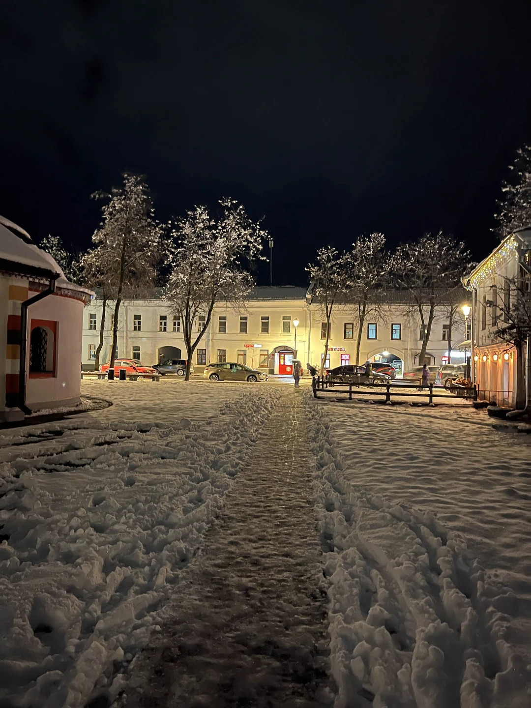 15.11 были на экскурсии в Суздале, выпал снег и мы оказались словно в сказке. Илья-супер экскурсовод