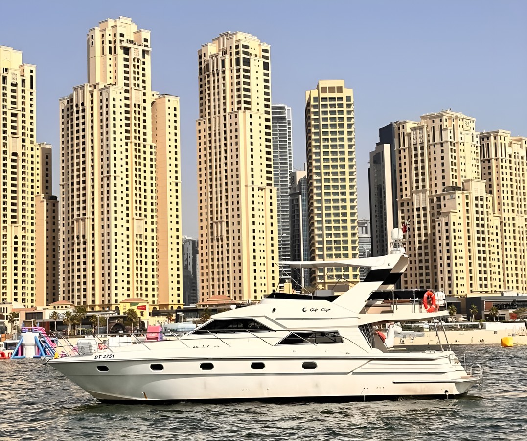 На яхте вдоль знаковых локаций Дубая