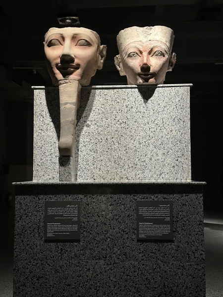 Сегодня были на обзорной экскурсии по Шарм-эль-Шейху с гидом Богдади. Экскурсовод великолепный, очень интересный, очень подробно