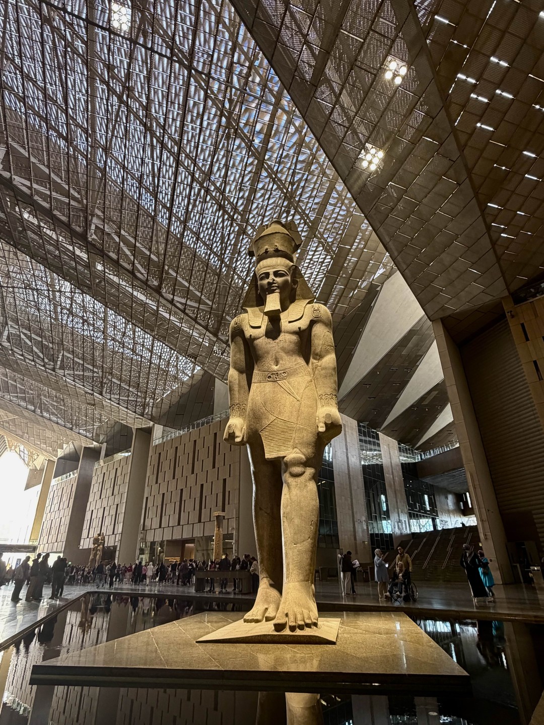 Ездили на экскурсию 28 декабря из Шарм-эль-Шейха. Посетили пирамиды и новый Египетский музей. Машина забрала нас