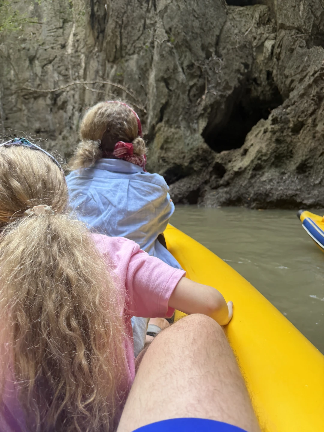 Конкретно отзыв про гида Александра. Профи. Никакой воды, договоренностей у кого что купить, хочешь бери, хочешь