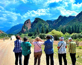 Ущелье Джеты-Огуз и скала Разбитое сердце