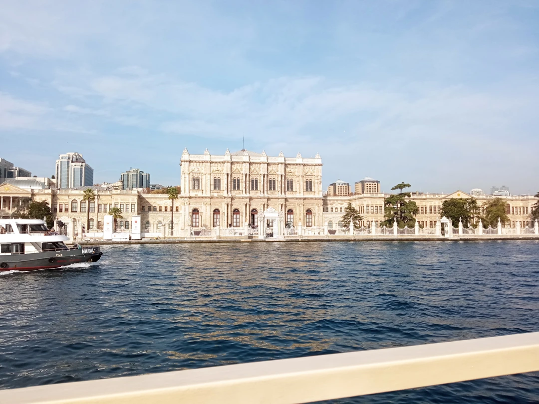 У нас был транзит в Стамбуле 12 часов, после ночного перелёта хотели посмотреть Стамбул, но чтобы