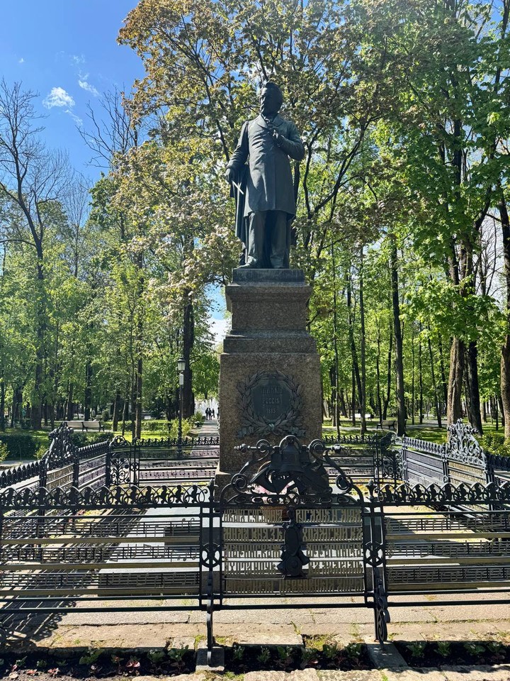 Очень удобное место встречи. Маршрут затрагивает все важные достопримечательности, сам город кричит о том, чтобы о