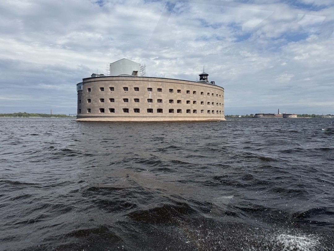Из Петербурга в Кронштадт: поездка с краеведом (Михаил)