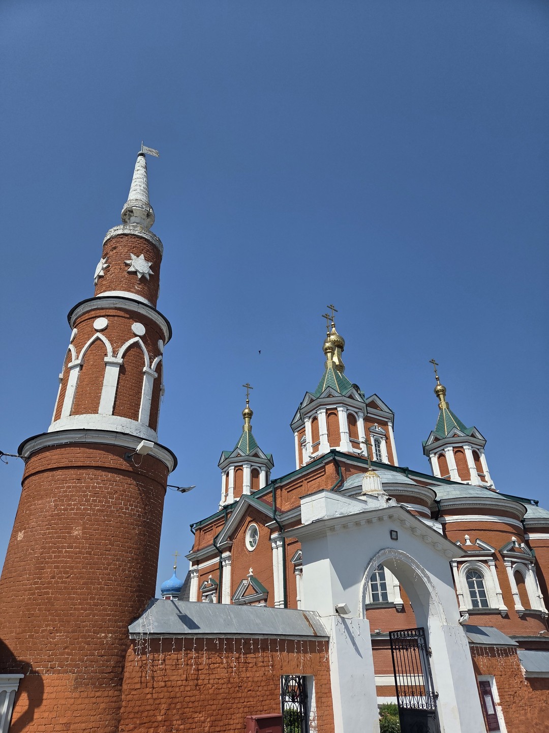 Благодаря замечательному экскурсоводу Елизавете действительно произошло увлекательное знакомство с городом. Подача материала, чувство юмора и необычные