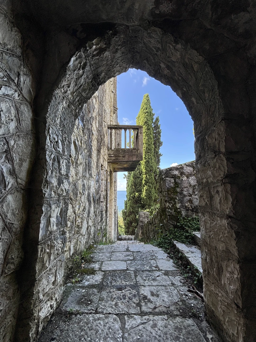 Были на экскурсии вчетвером вместе с родителями. Экскурсия заняла целых 13 часов. Но пешие маршруты чередовались