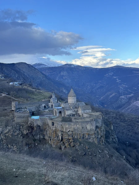 Арам, Тигран, большое спасибо за такую увлекательную экскурсию до Татевского монастыря 🙏