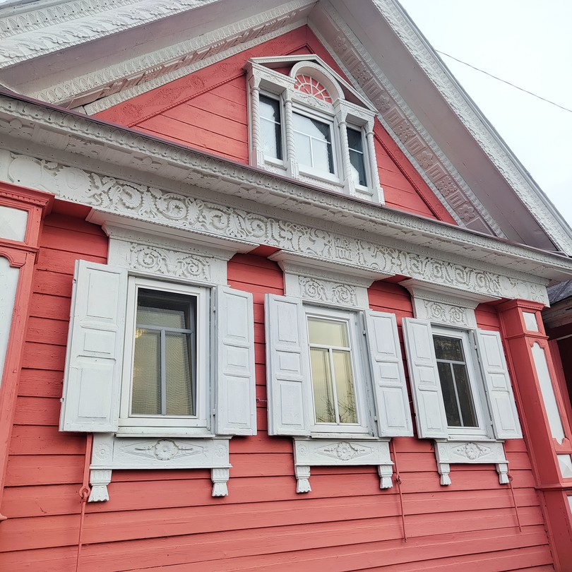 Нашим гидом была Светлана. Она рассказала об истории города, показала ключевые достопримечательности, ответила на все вопросы