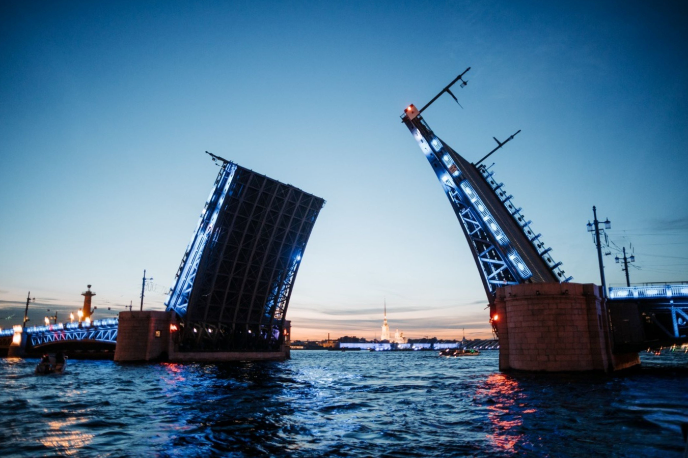 Развод мостов с Карповки - водная прогулка по ночному Петербургу