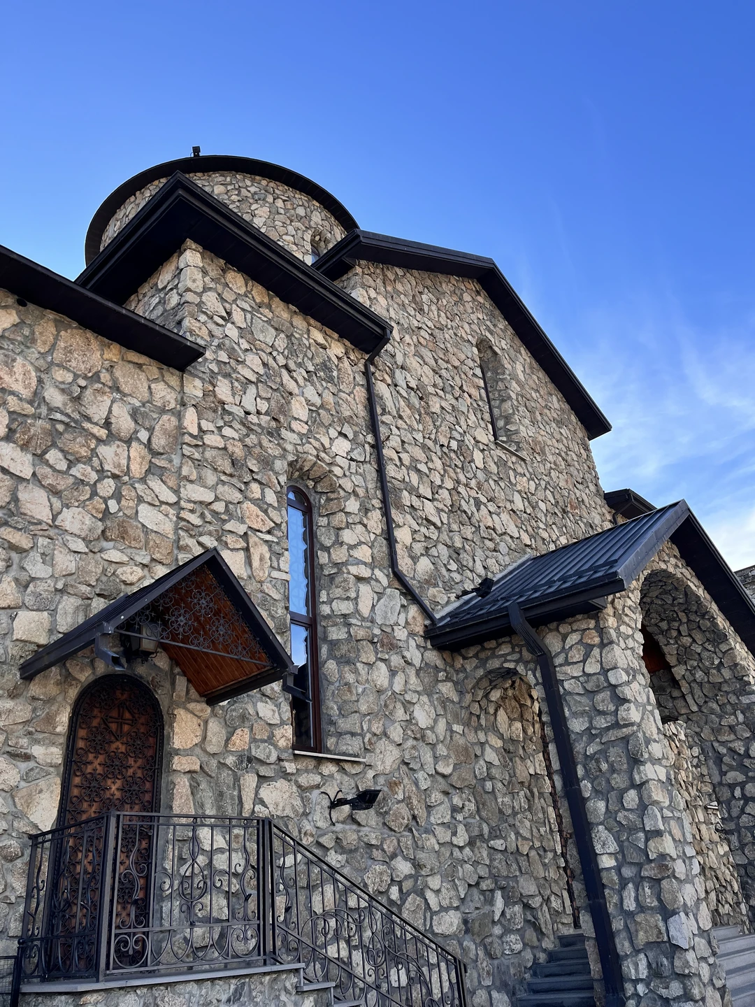 Всё прошло успешно. Менее чем за 12 часов организатор, с которым мы собирались на другую экскурсию