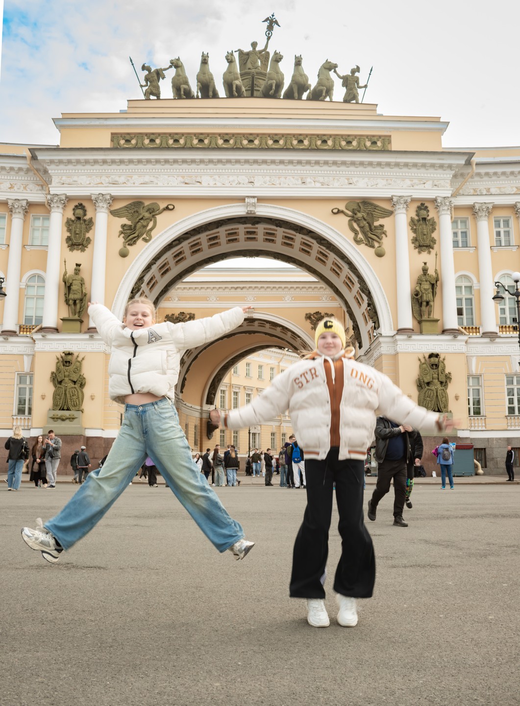 Мы брали экскурсию для детей, но в итоге сами слушали Владимира, открыв рот – столько необычных фактов и захватывающих историй!
