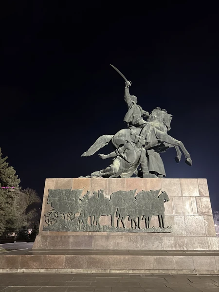 Сергей отличный эрудированный экскурсовод, абсолютно на любые темы, экскурсия гибкая поэтому какая тема больше интересна спрашивайте