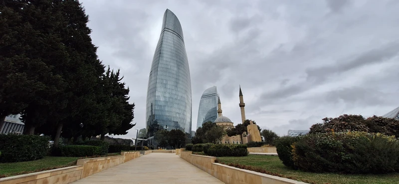 У нас была группа русско-турецкая, и гиды вдвоём провели экскурсию синхронно. Абсолютный профессионализм, чёткое внимательное отношение